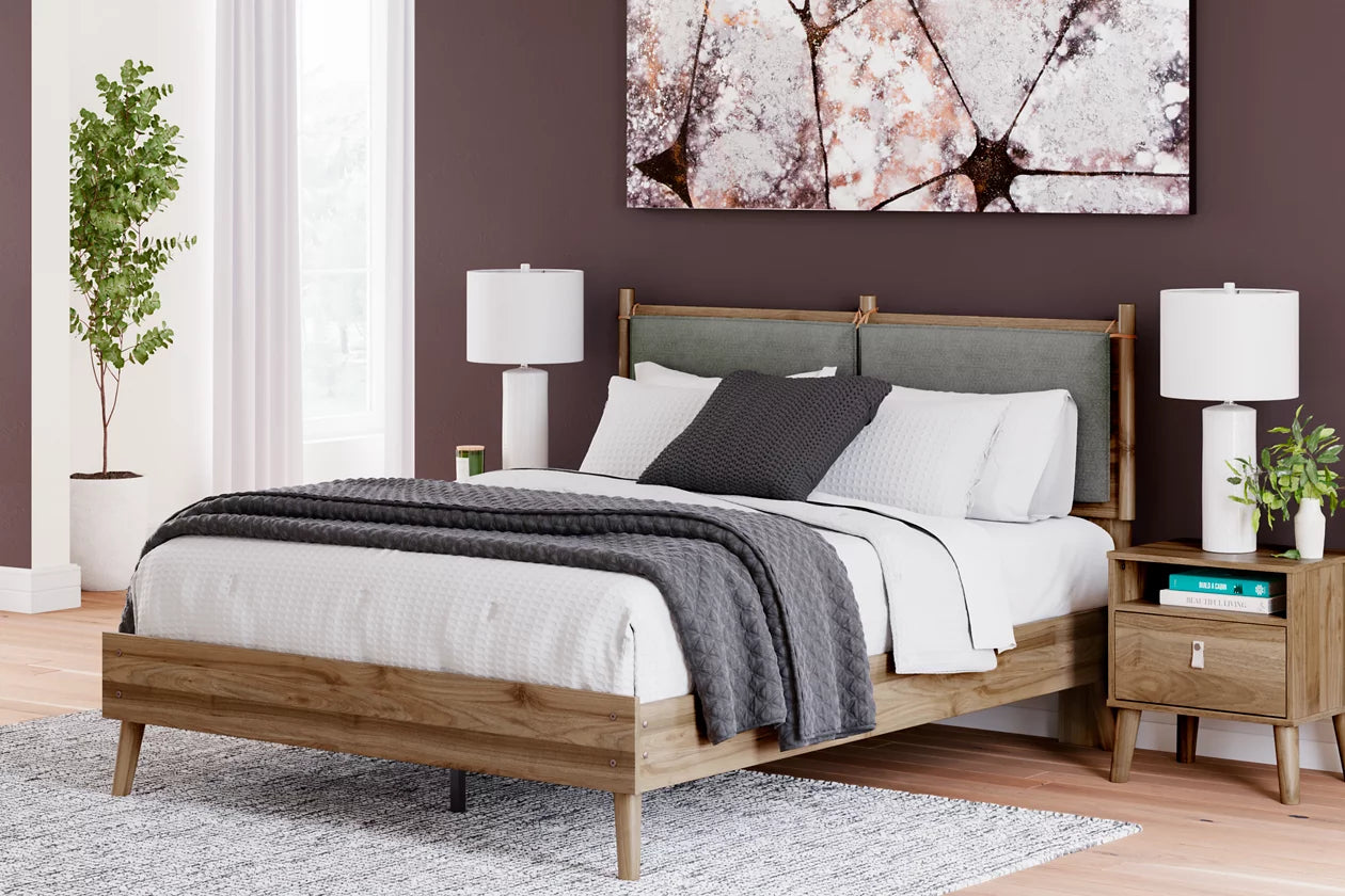 Aprilyn Queen Panel Bed Set