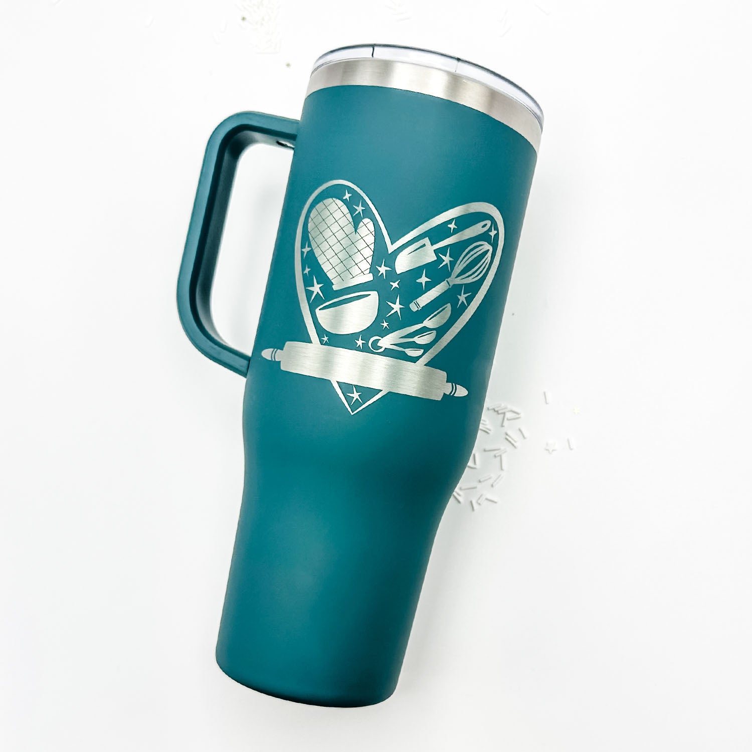 https://cdn.shopify.com/s/files/1/0773/6123/files/DeepTeal40ozChargerTumbler_1600x.jpg?v=1692337906