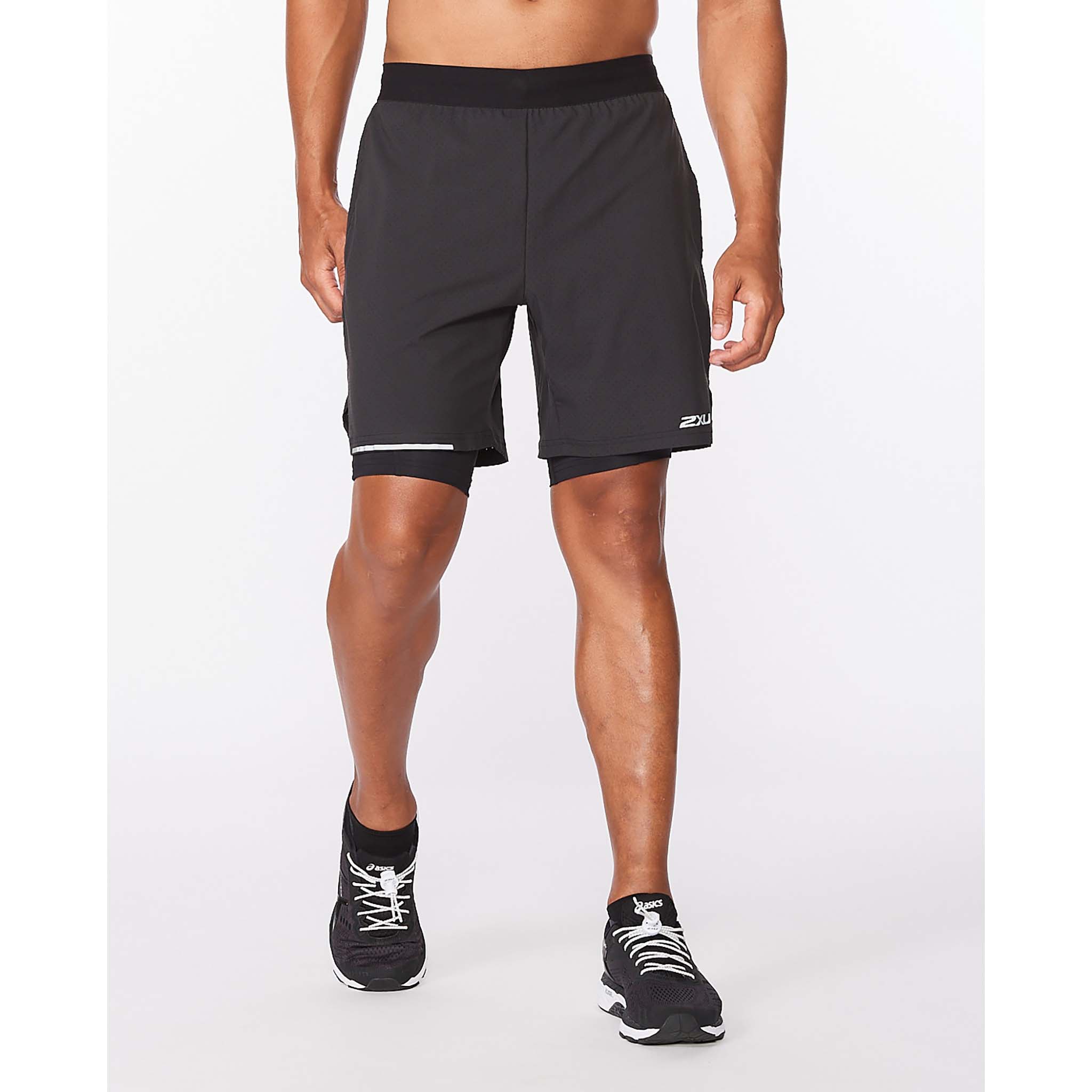 2XU Aero 2 en 1 shorts de course Ã  pied 7 pouces pour homme