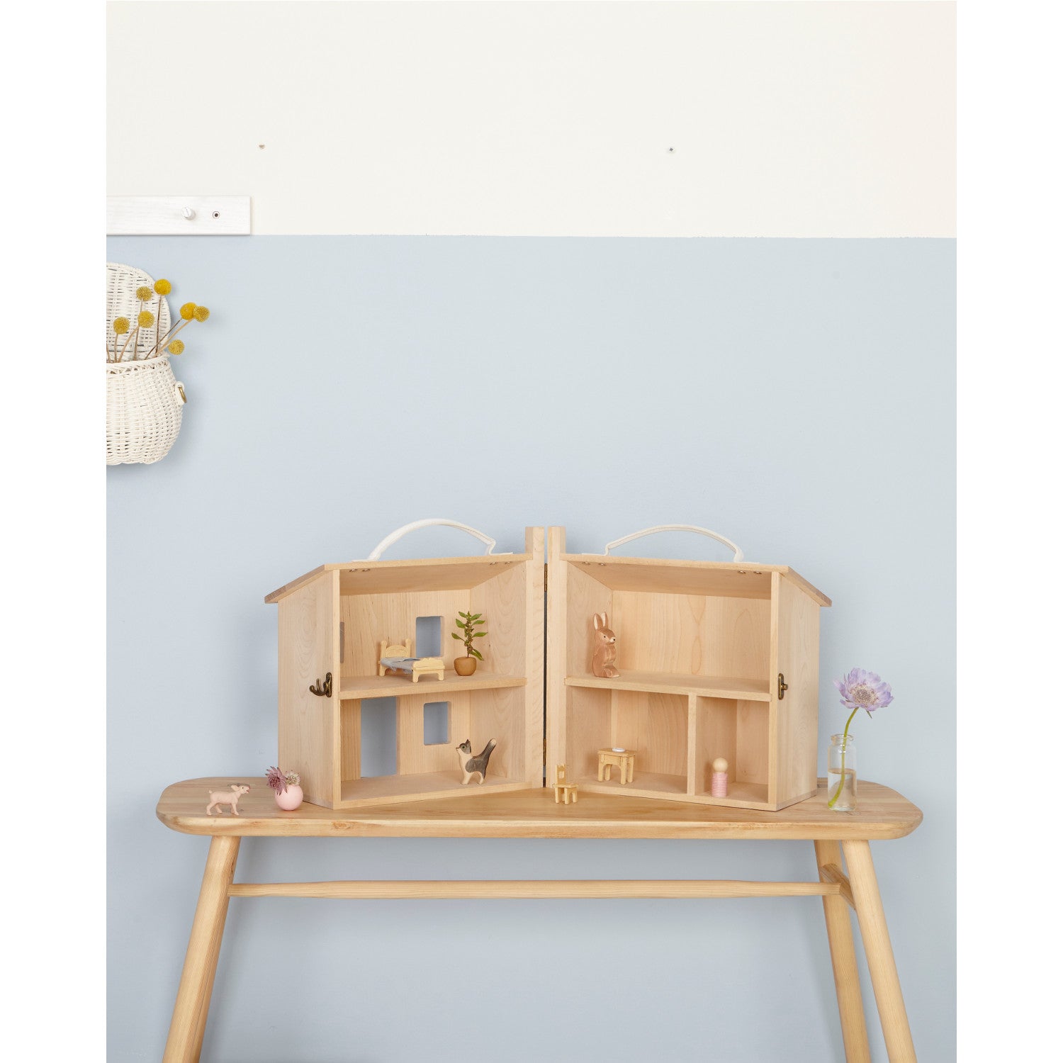 olli ella doll house