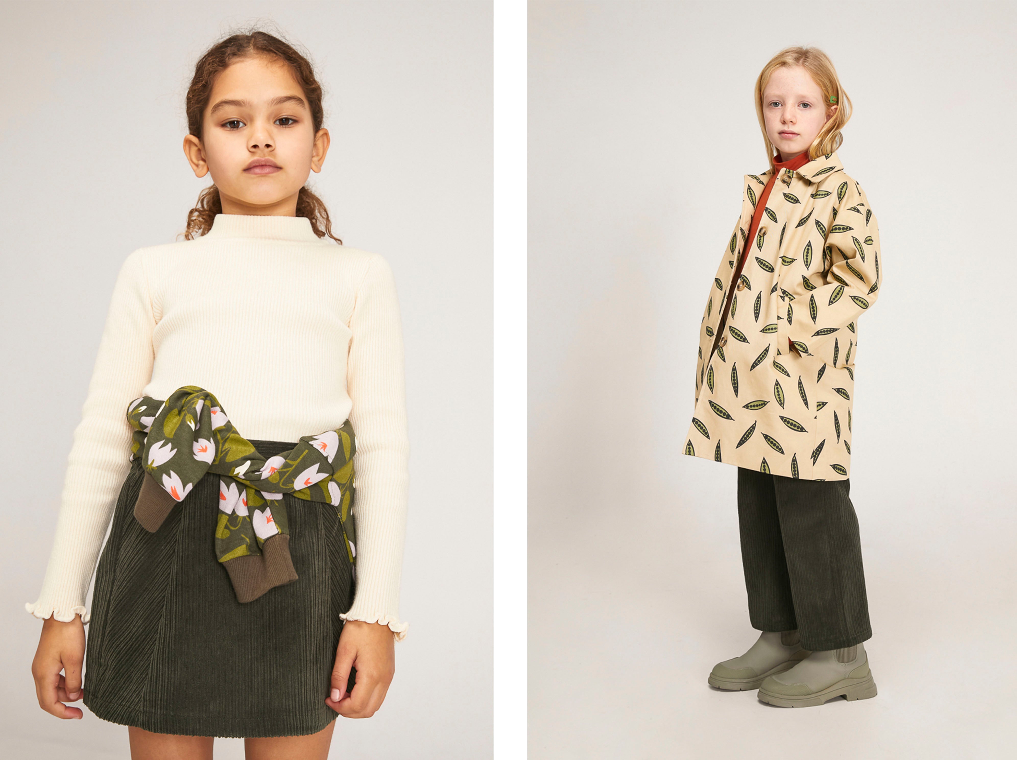 Girls with corduroy skirts belonging to Compañía Fantástica Mini's winter collection.