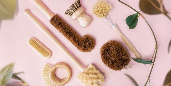 Household brushes, made of wood, sustainable, vegan, plastic-free