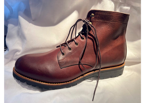 Nu är det vinter! kraftiga boots med sydd rågummisula ifrån vibram. ord.pris 3295:- NU 1395:-