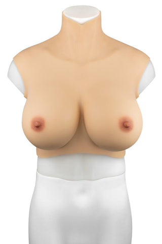Breastplate crossdresser