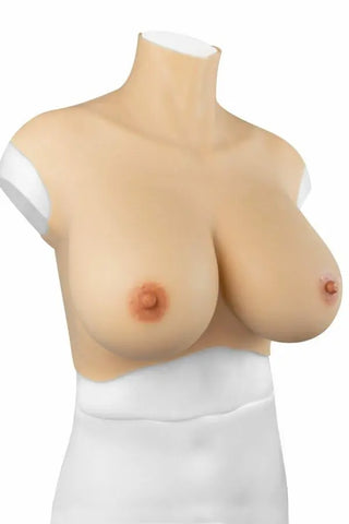 Breastplate crossdresser