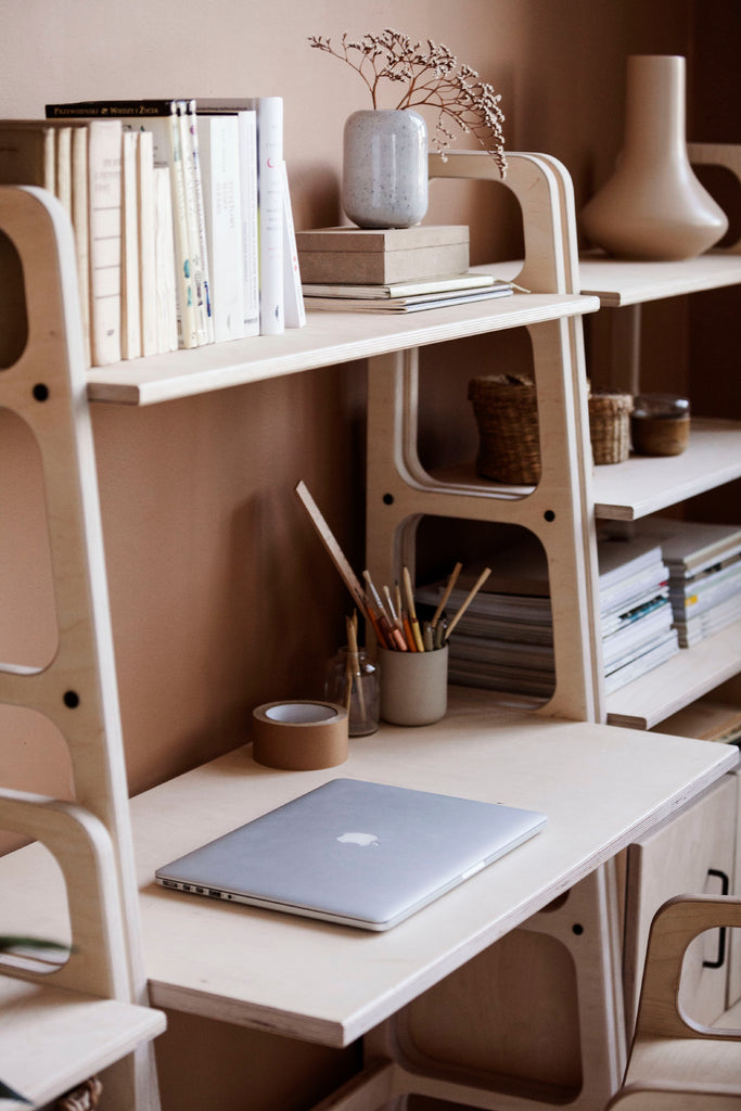 computer-desk-with-books