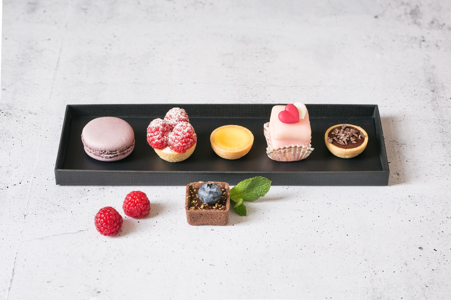 13_FingerfoodDesserts_web.jpg__PID:2dfecd9b-c42d-4b4a-b54f-1e783c34c660