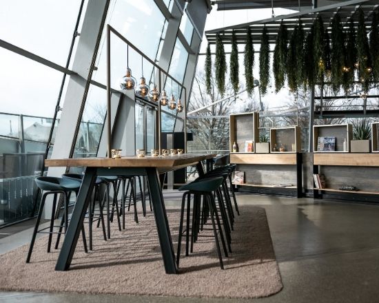 Brasserie Bavarie in der BMW Welt Hochtisch