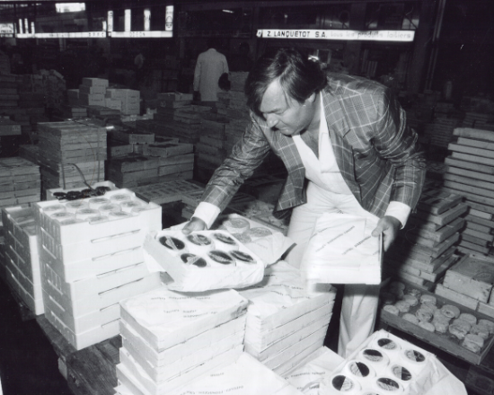 Helmut Käfer in der Großmarkthalle in Rungis in Paris 