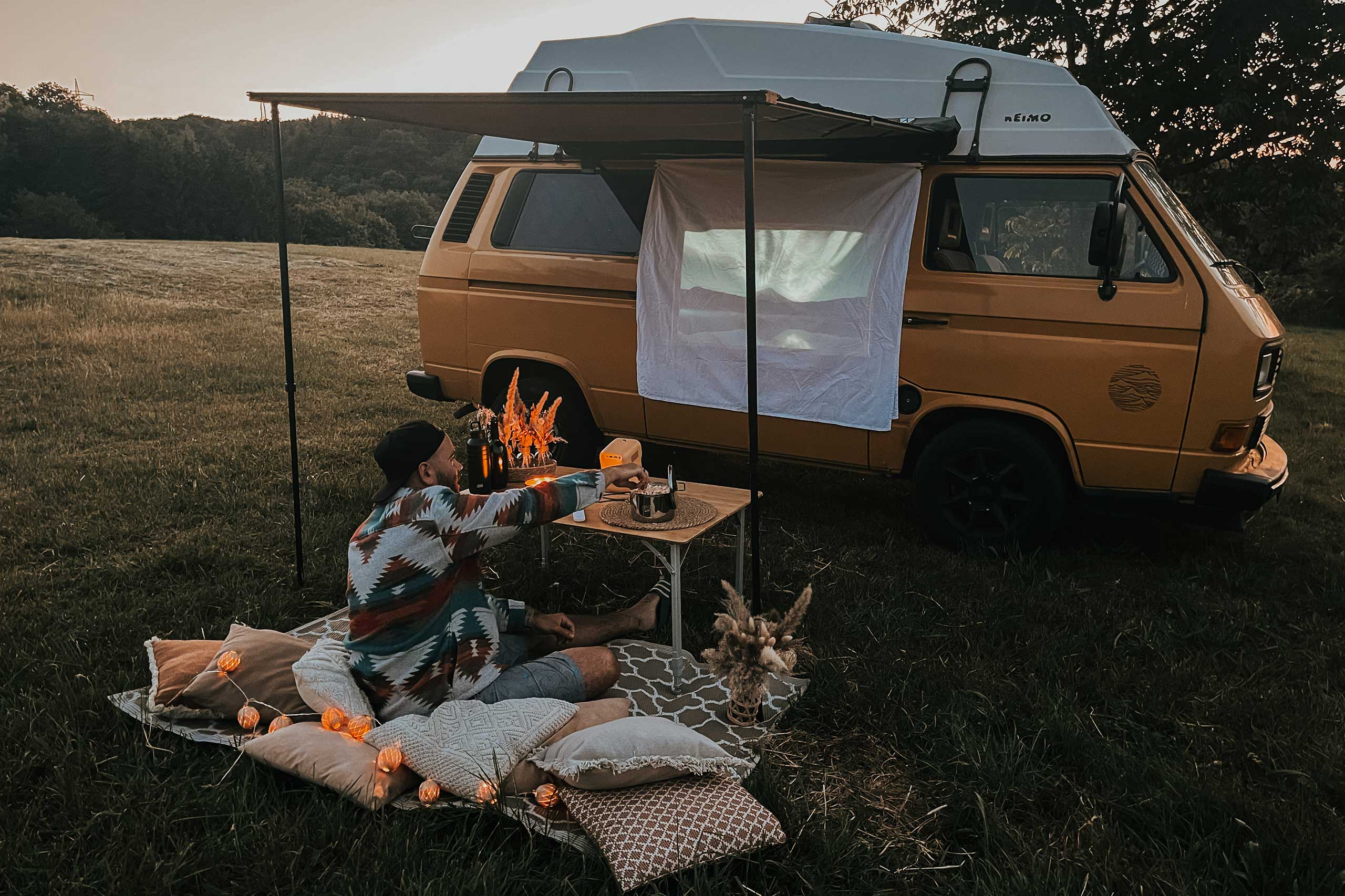 Esbit stainless steel pot, 1600 ml with popcorn at the Vanlife cinema evening