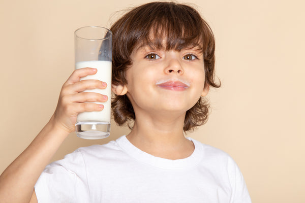 kid drinking milk