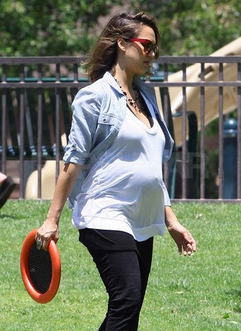 jessica alba playing while pregnant