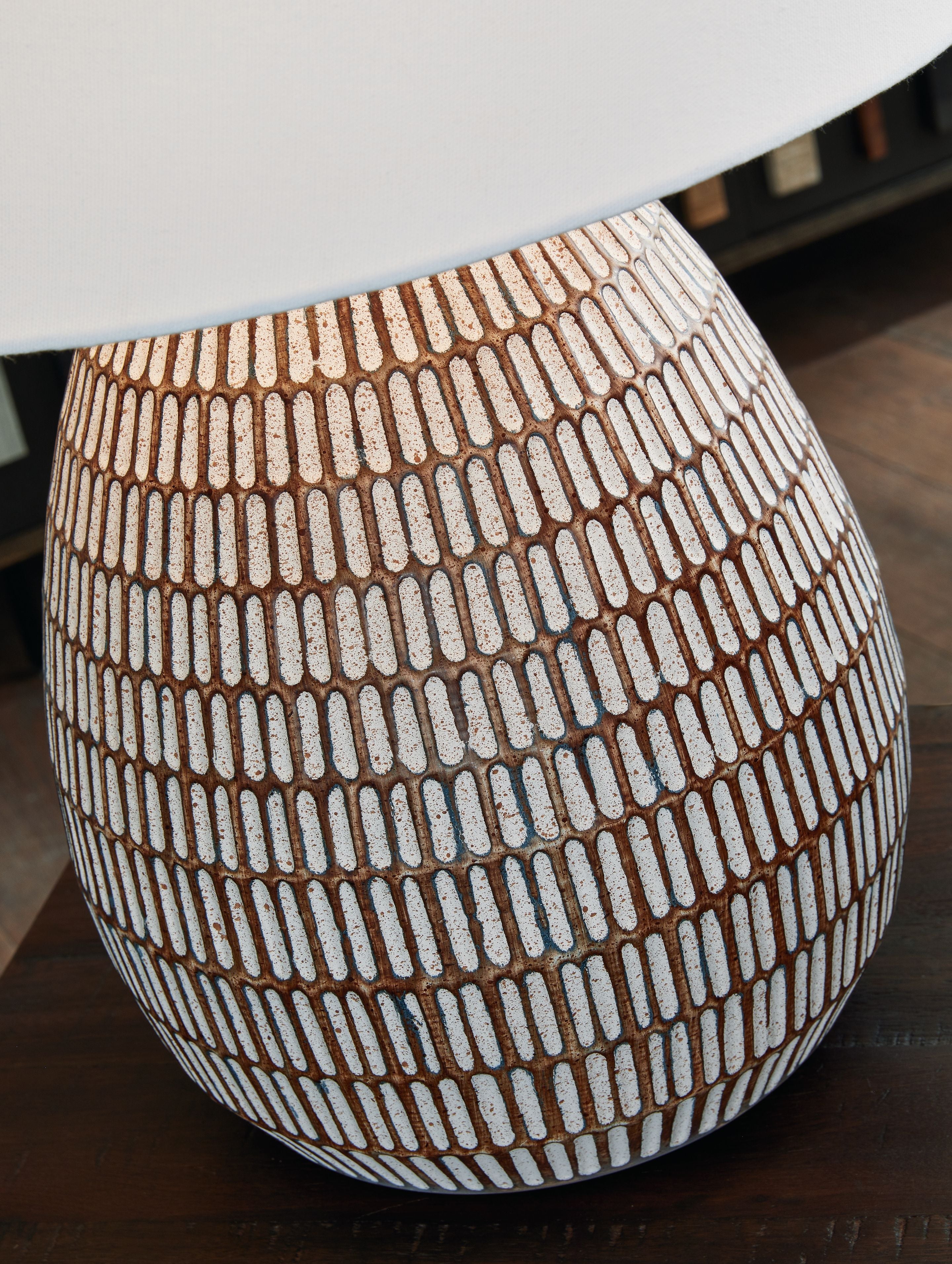 Darrich Metal Table Lamp in Beige and White