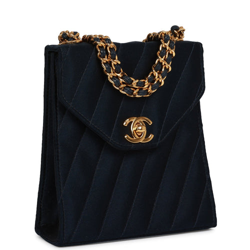 Rare Vintage Chanel Black Patent Quilted Mini Chain Top Handle Bag For Sale  at 1stDibs