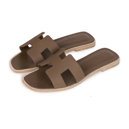 Shop HERMES Oran Oran sandal Epsom calfskin Étoupe by CHARIOTLONDON