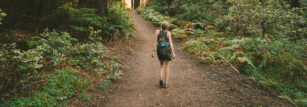 Frau beim Wandern