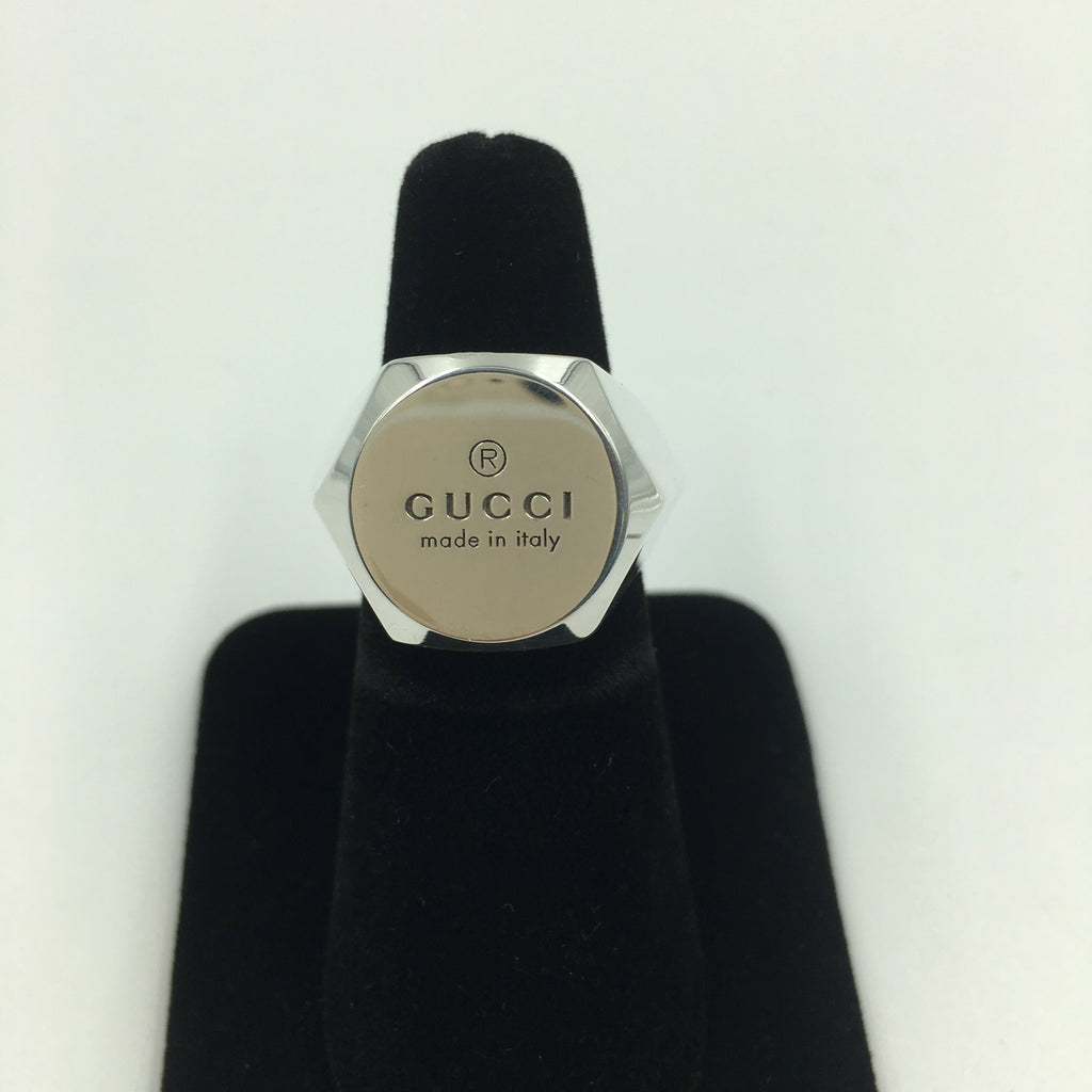 Tom Ford for Gucci Engraved Logo Sterling Silver Signet Ring – catwalk