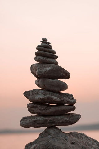 Équilibre avec des pierres