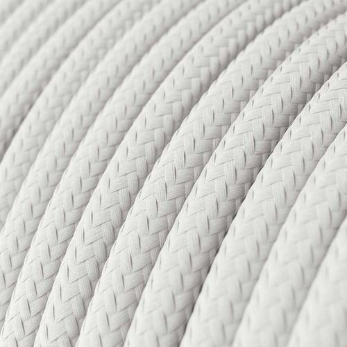 White cable.jpg__PID:ace5ab16-11f8-4194-80bb-0ffaad8a1383