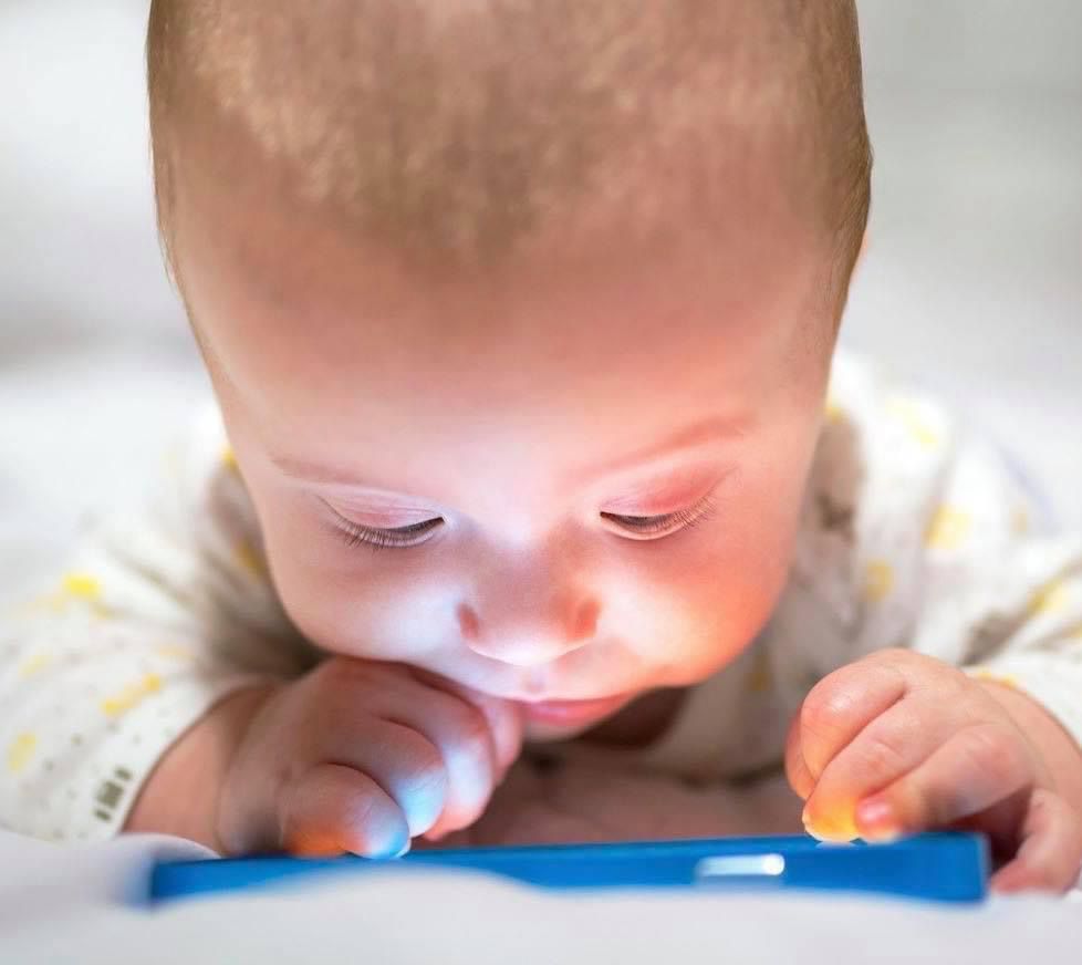 baby using mobile phone