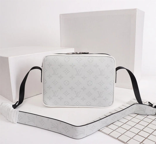 Louis Vuitton Duo messenger crossbody bag set in damier ebene Grey Cloth  ref.474295 - Joli Closet