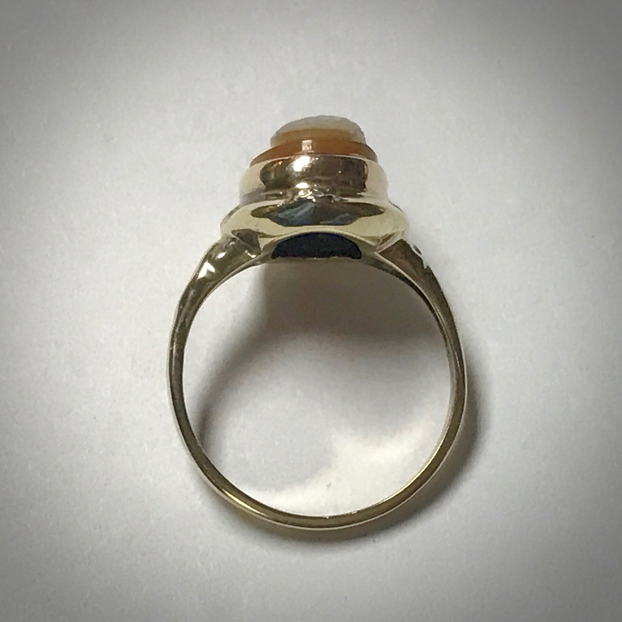 Ladies 10KY antique stone (sardonyx) cameo ring