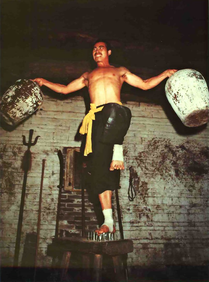 72 Arts of Shaolin: (14) Raising a Weight of 1000 JINs