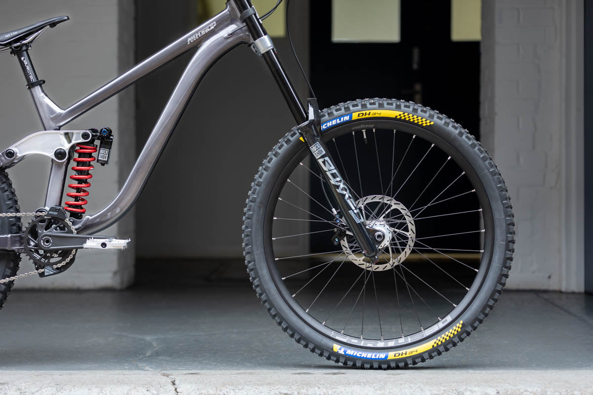 Rockshox Boxxers en noir sur Airdrop Slacker