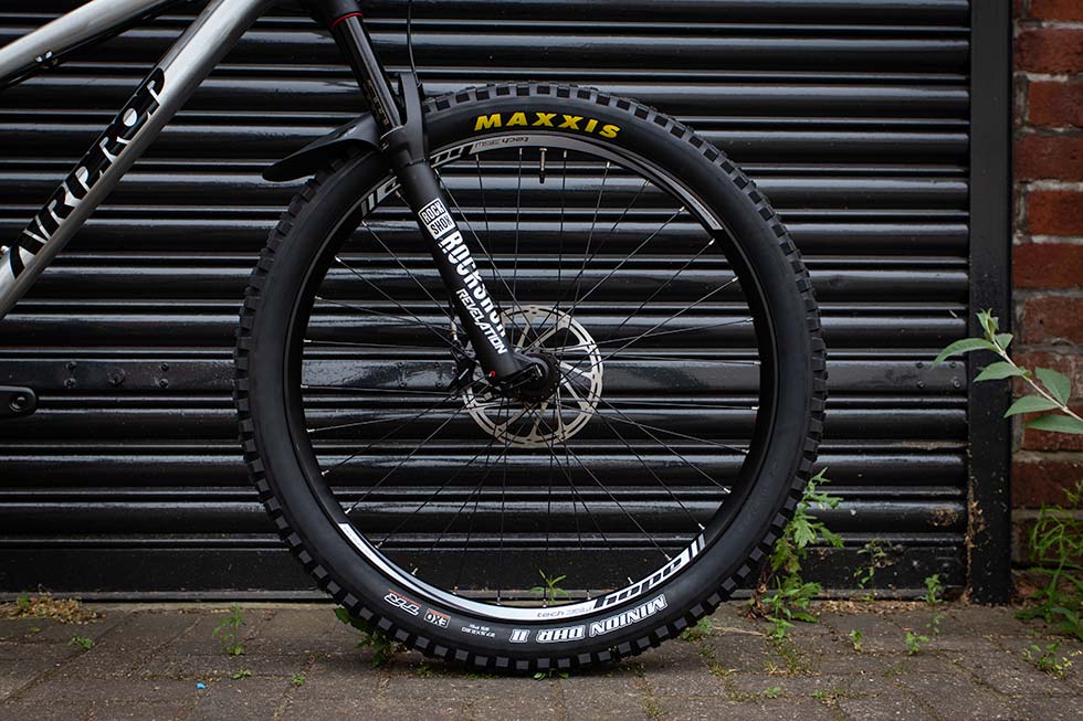 Maxxis Minion DHF II 27.5x2.8" on Airdrop Bitmap