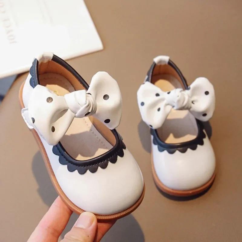 Chaussures en cuir pour enfants avec grand nœud papillon à pois blanches