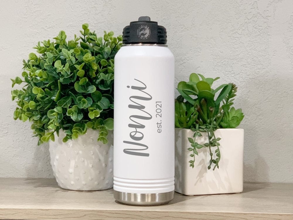 https://cdn.shopify.com/s/files/1/0777/8633/products/32oz-water-bottle-32-oz-year-nonni-32oz-water-bottle-with-est-year-32864010961063.jpg?v=1681053319