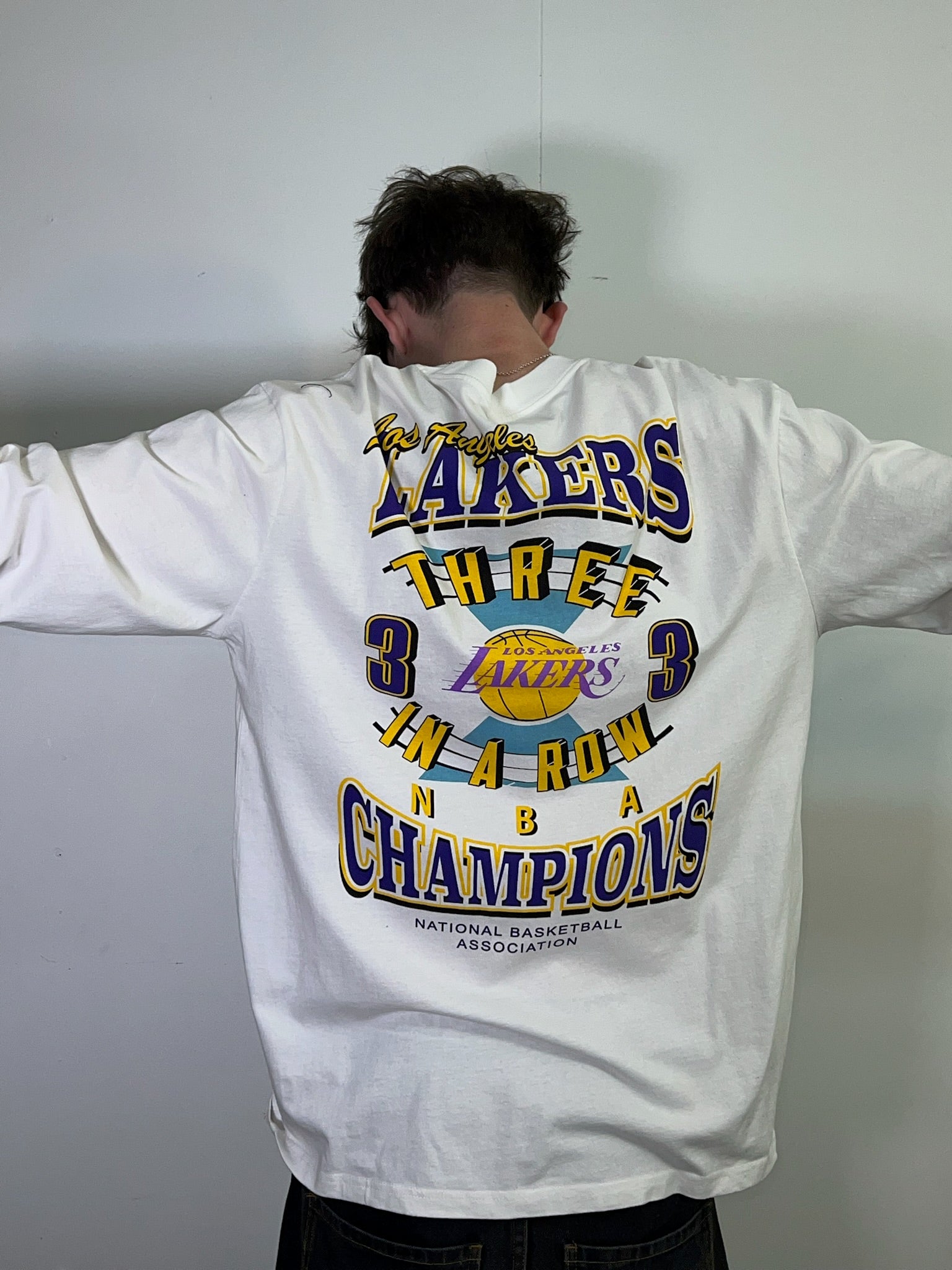 lakers white long sleeve