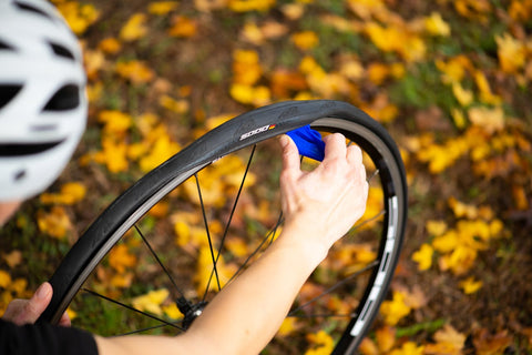 changing a flat bicycle tyre