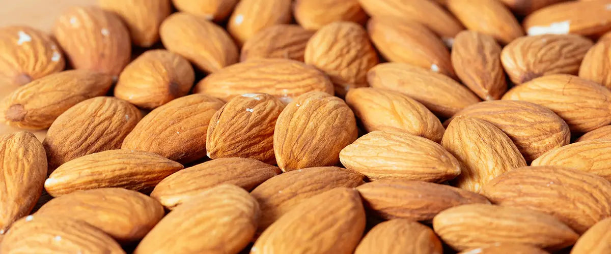 Almonds with oolong tea