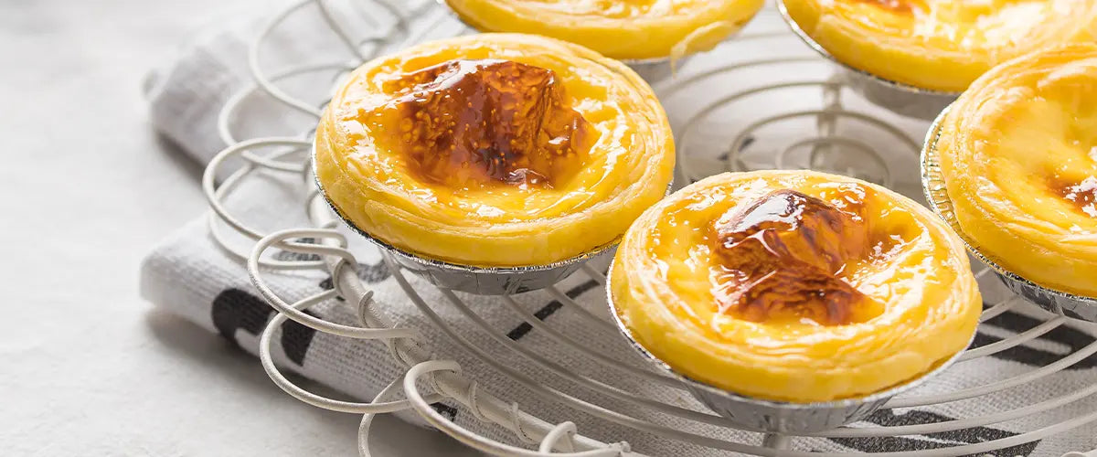 Egg tarts with oolong tea