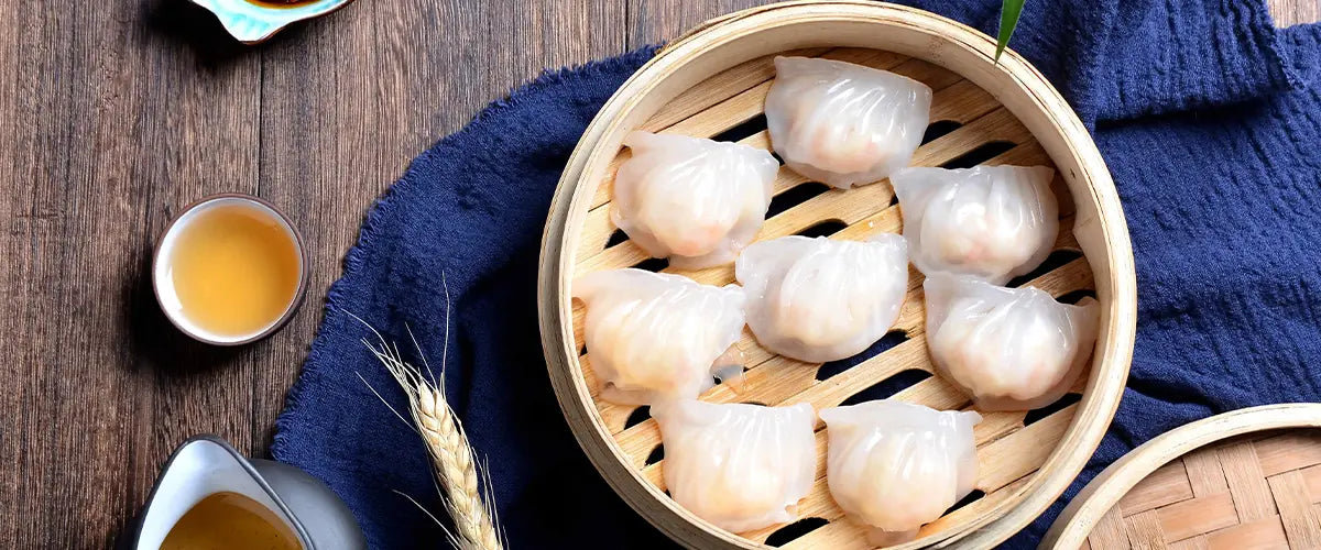 Shrimp dumplings with oolong tea