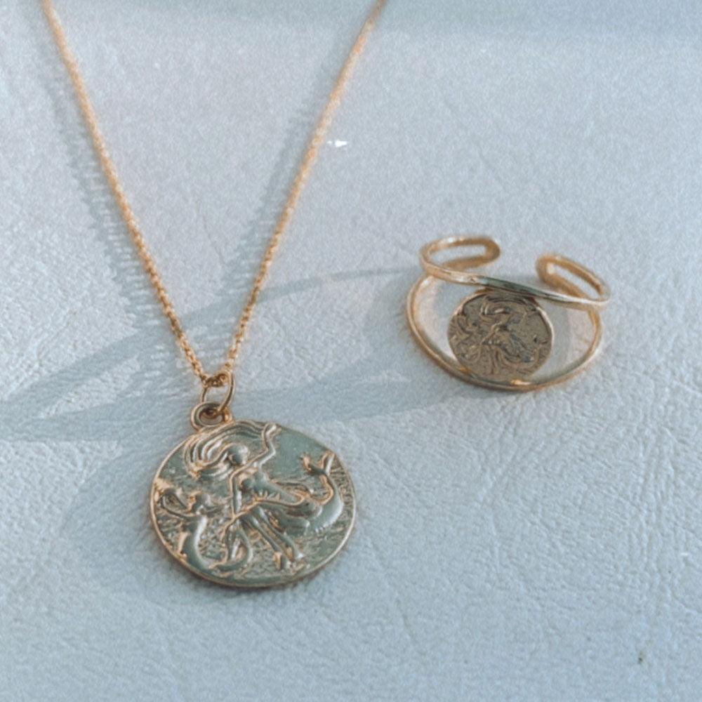 金色小美人魚雙層戒指＋重金屬美人魚硬幣項鍊