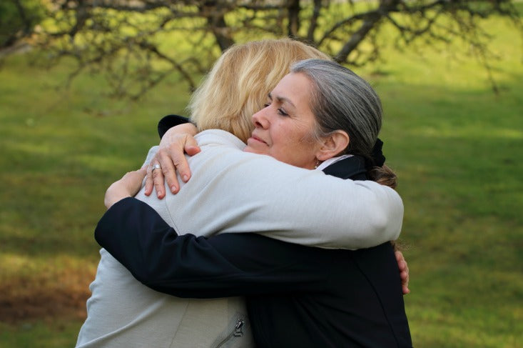 what-to-say-to-someone-who-just-lost-a-loved-one-the-living-urn