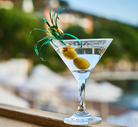 Klassischer Martini mit Olive