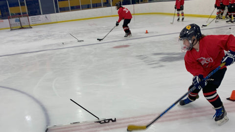 Hockey players in a hockey club practice using the FÉNIX