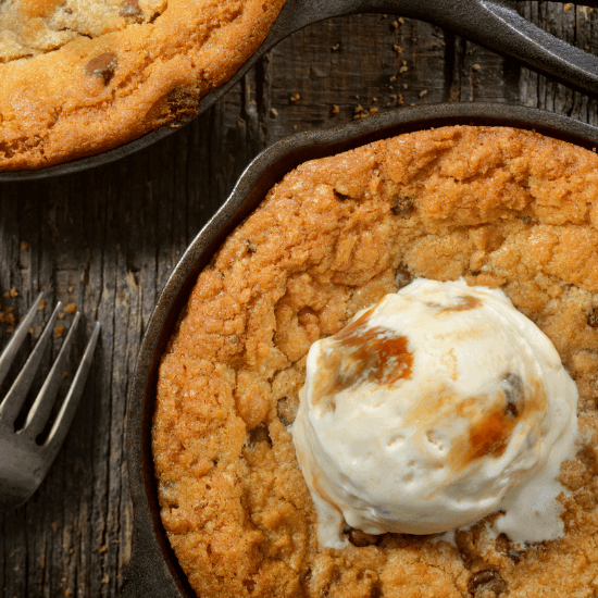 Skillet Cookie Pie - Cocosutra Blogs