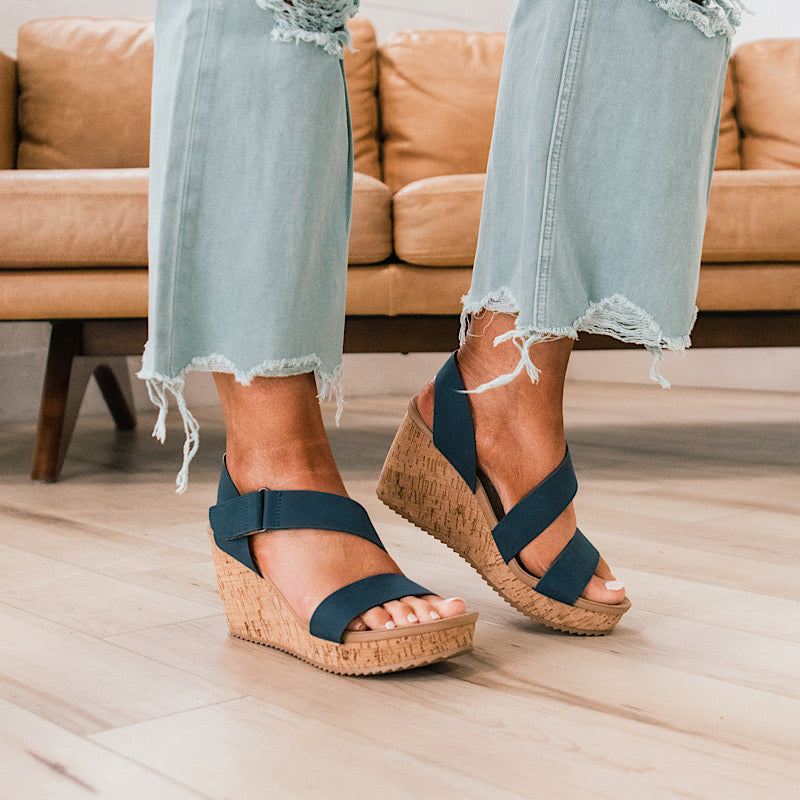 Chinese Laundry Kingly Wedge Sandals - Navy