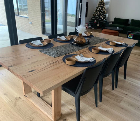Christmas Dining Table Setting