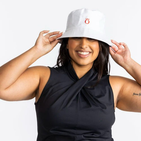 Women in bucket hat for golfing