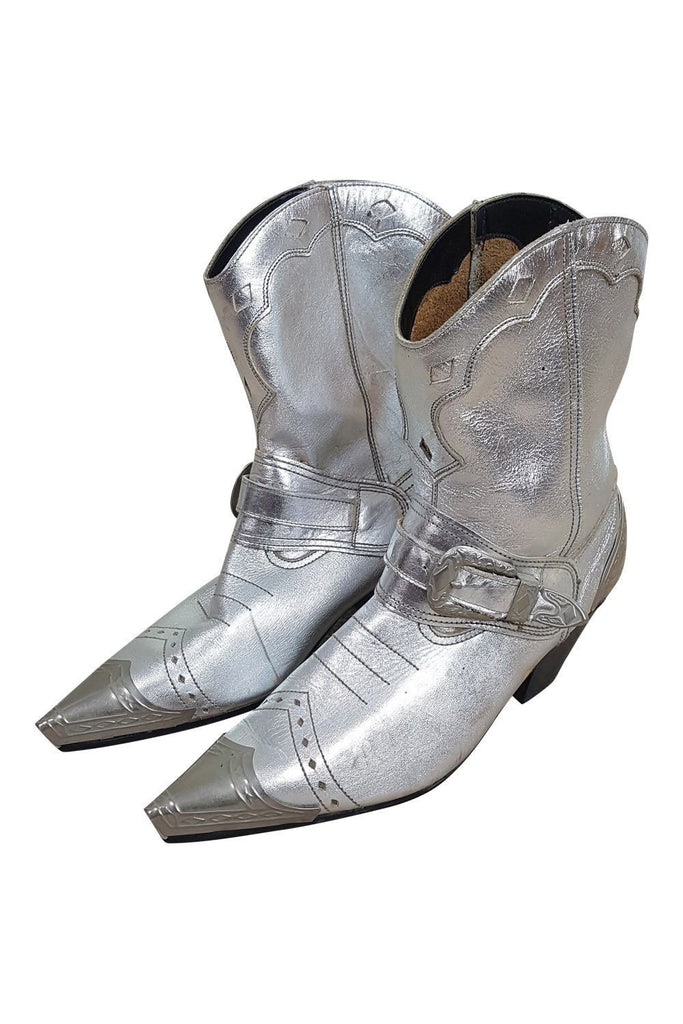 silver toe cowboy boots