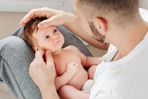 Zjištění toho, zda miminko dobře vidí, je pro jeho celkový vývoj opravdu klíčové. Díky tomu, že nic nezanedbáte, budou případné problémy řešeny včas, čímž se předejde mnohem závažnějším problémům.