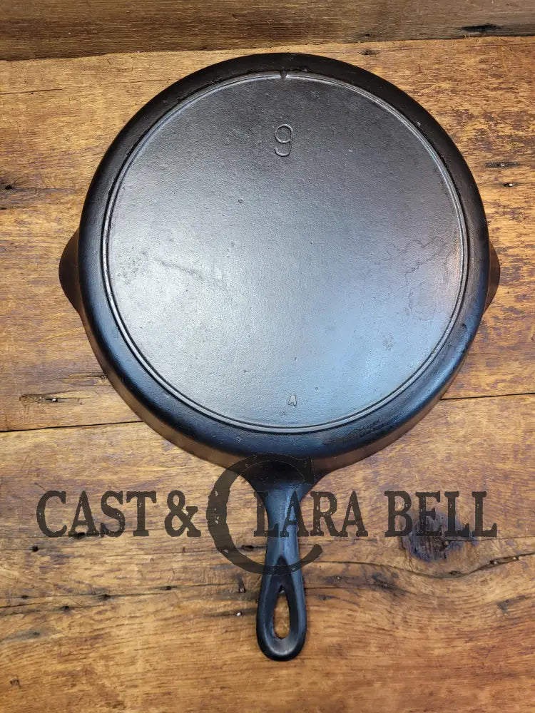 1910's very early Lodge #9 Cast Iron Skillet with Single Notch, incised 9 and raised A makers mark.
