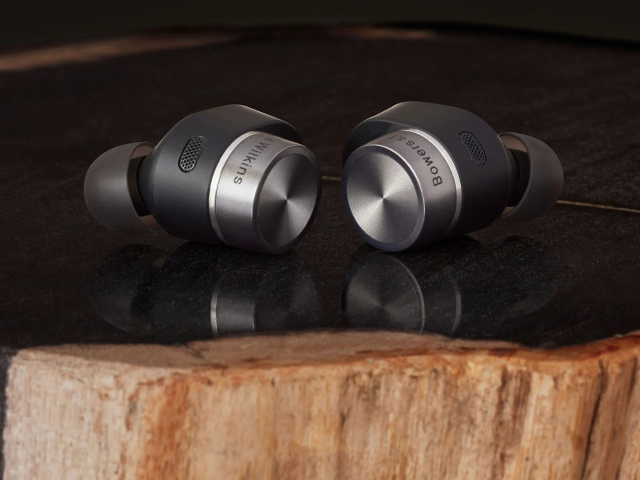 Bowers & Wilkins Pi7 S2 earbuds