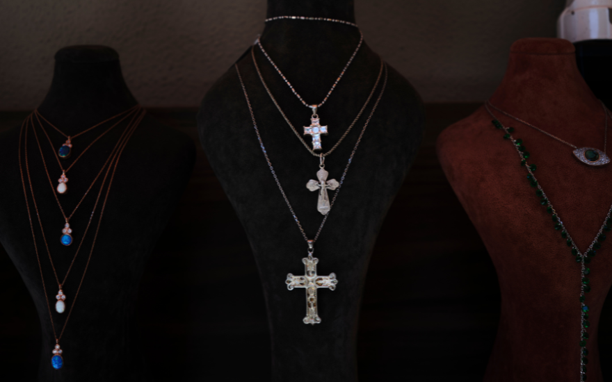choix collier croix et matieres