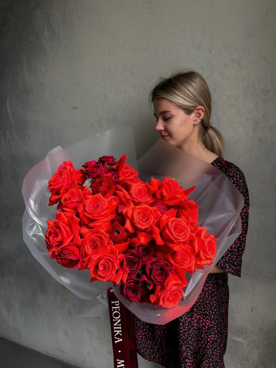 Bouquet Sweet Rosaline - red & pink roses, ranunculuses – My Peonika  Flower Shop